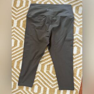 EUC NOBULL Hi-Rise 21" Tight Leggings